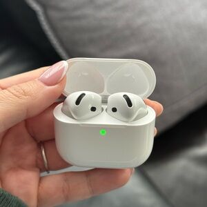 Apple AirPods 4 with Charging Case